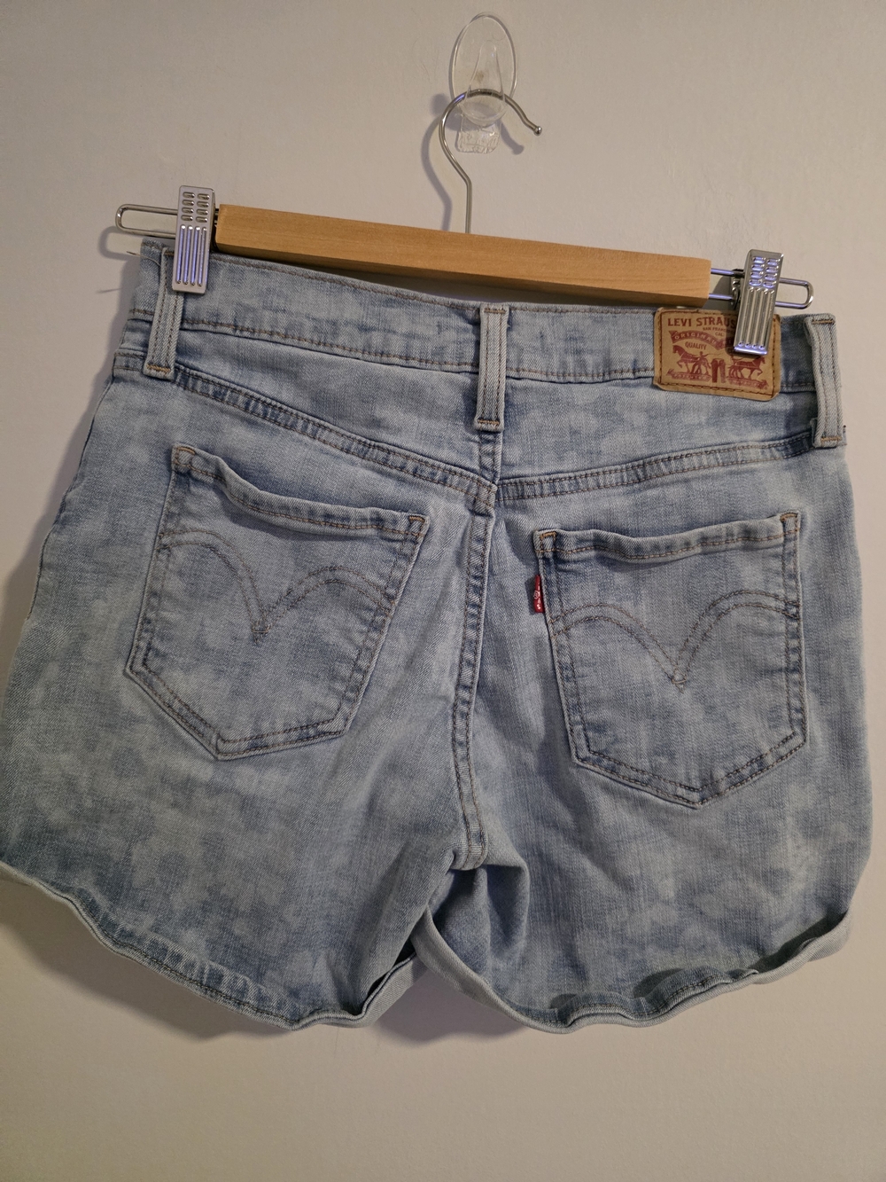 Levi’s W26 Light Wash Denim Shorts Mid Rise Cuffed Casual - Picture 8 of 13